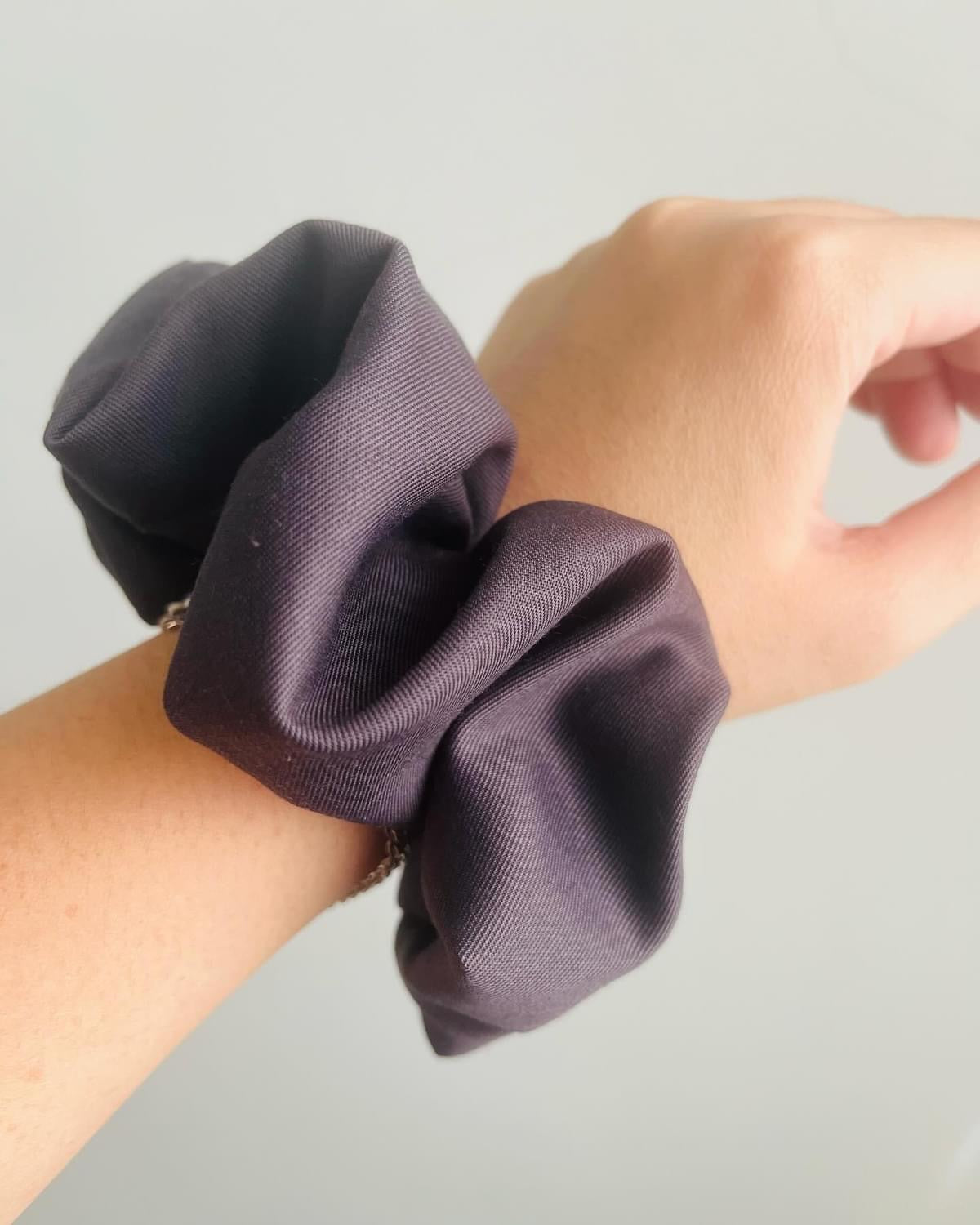 Iris scrunchie